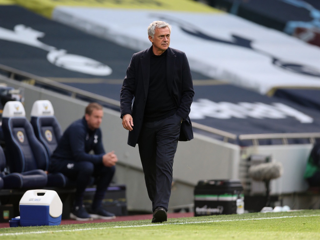 牌桌上脱颖 牌桌上脱颖